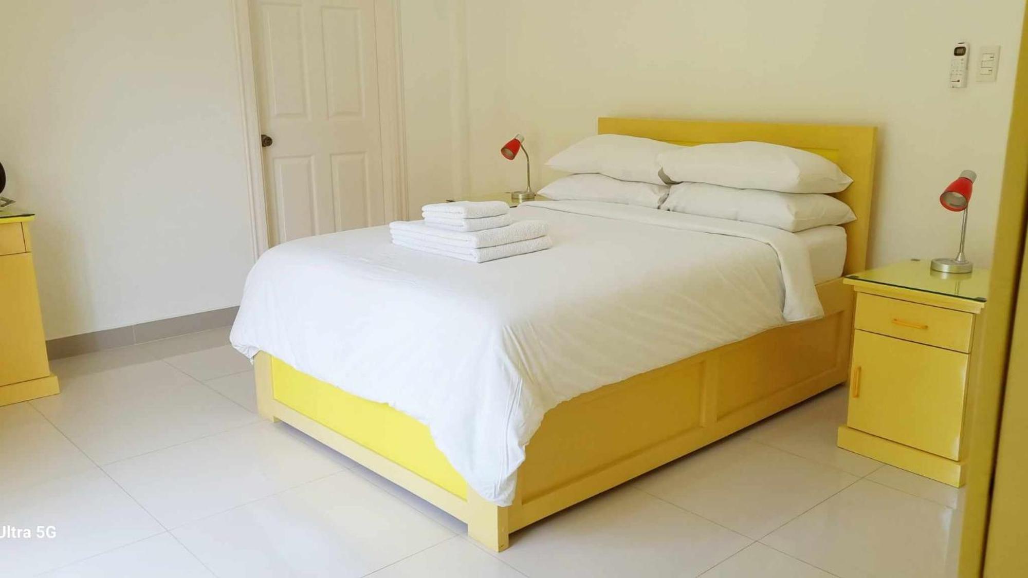 Bohol White House Bed & Breakfast Lila