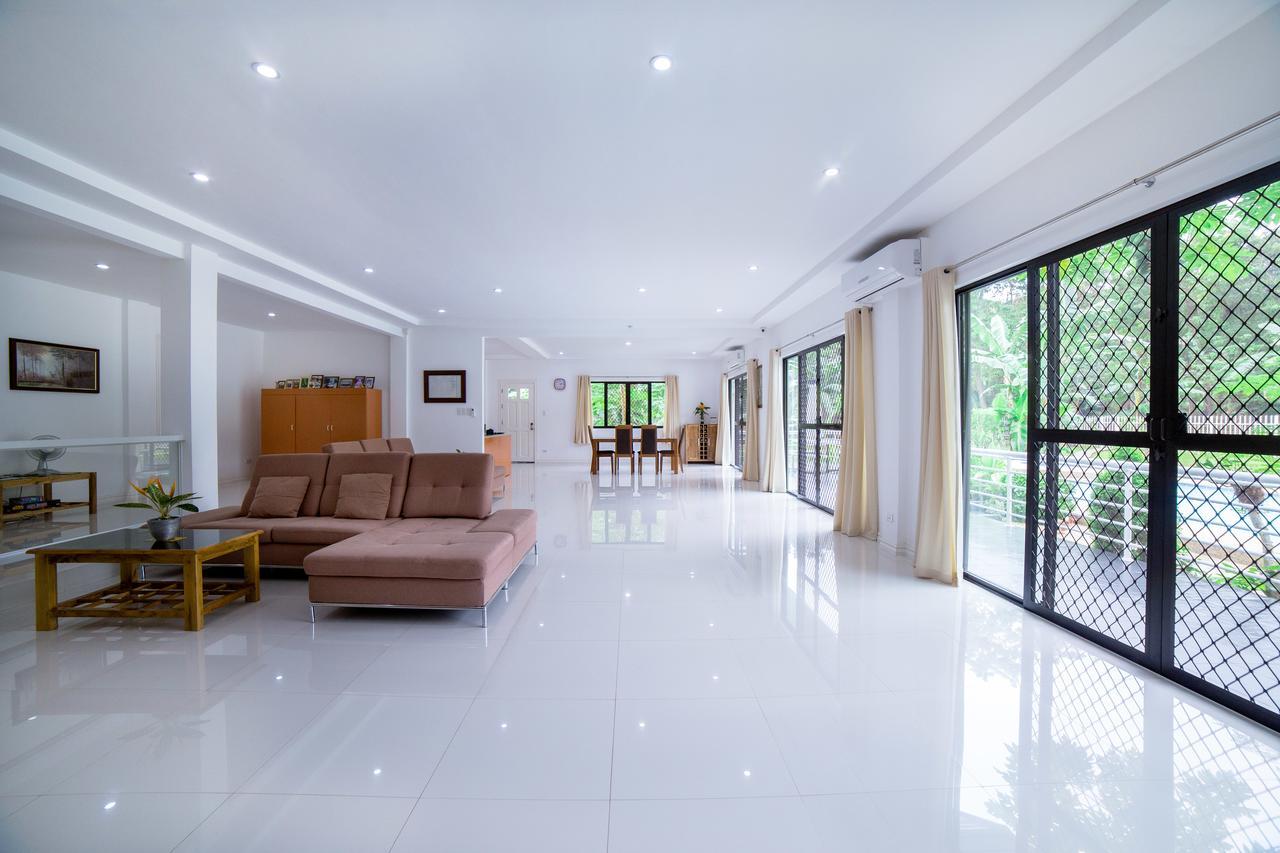 Bohol White House Bed & Breakfast Lila